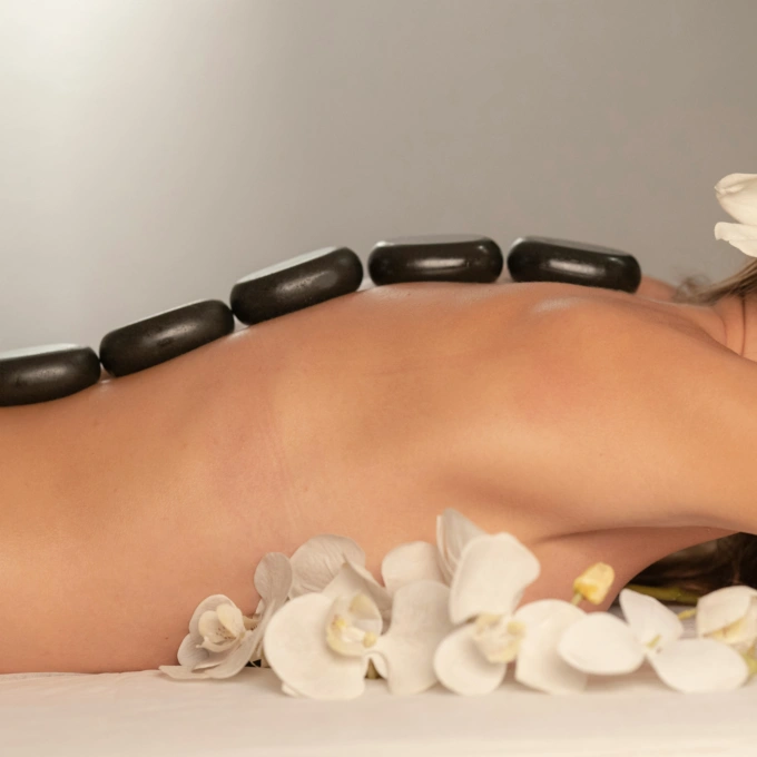 Massage aux pierres chaudes